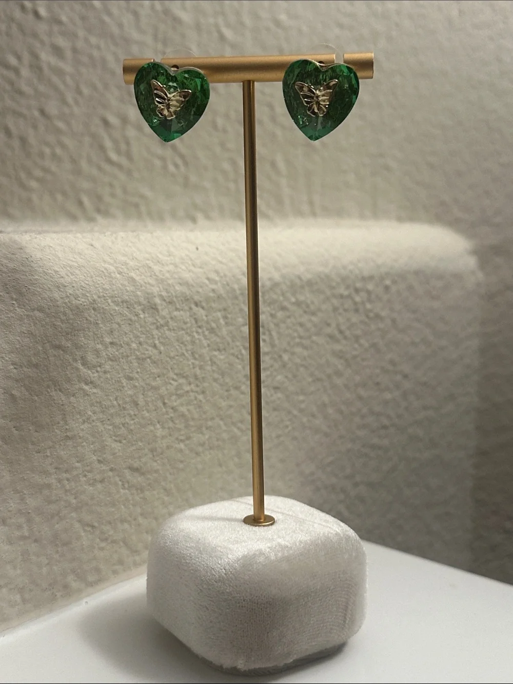 Fashion Jewelry Green Heart Crystal Earrings with Gold Butterfly Accent